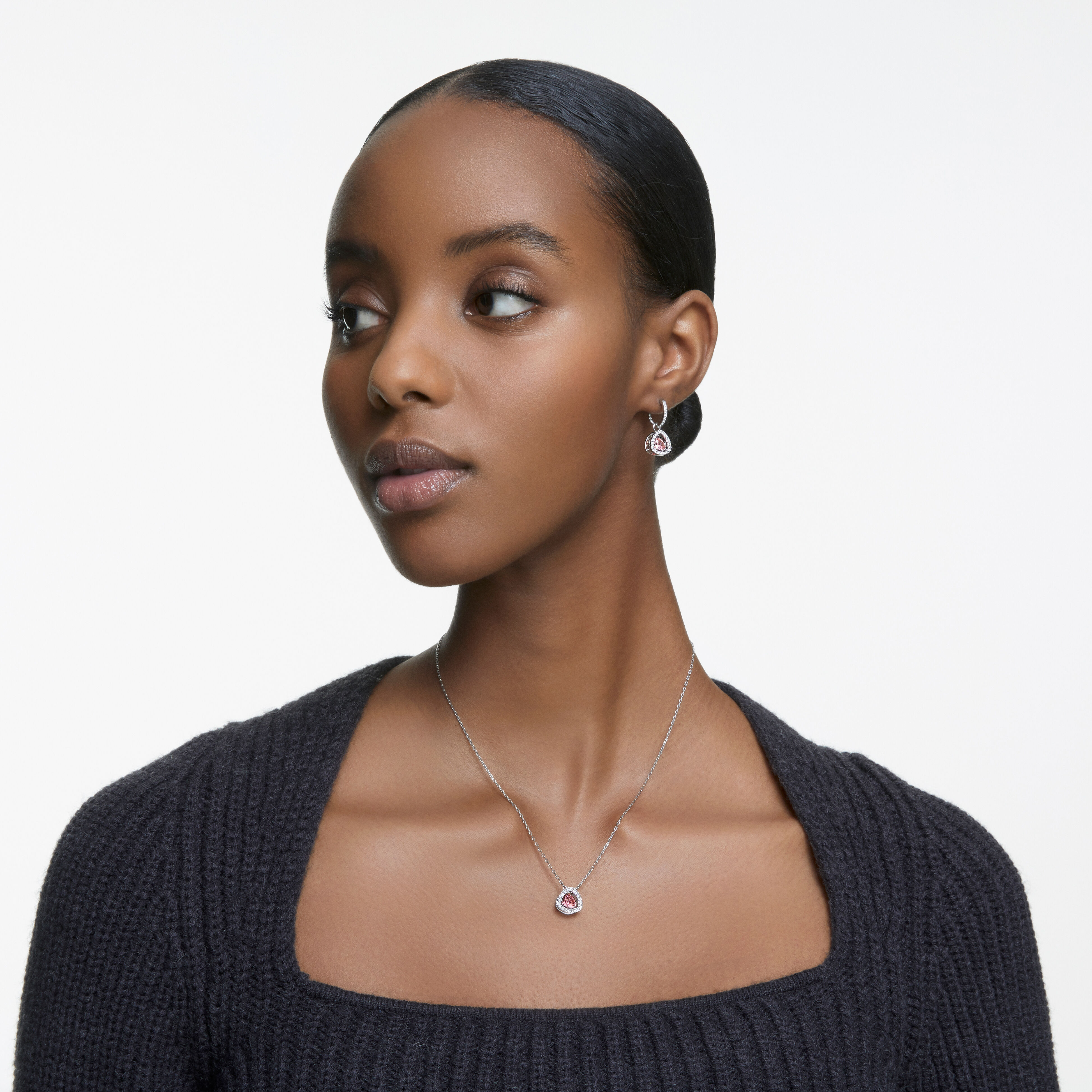 swarovski millenia set  trilliant cut  pink  rhodium plated