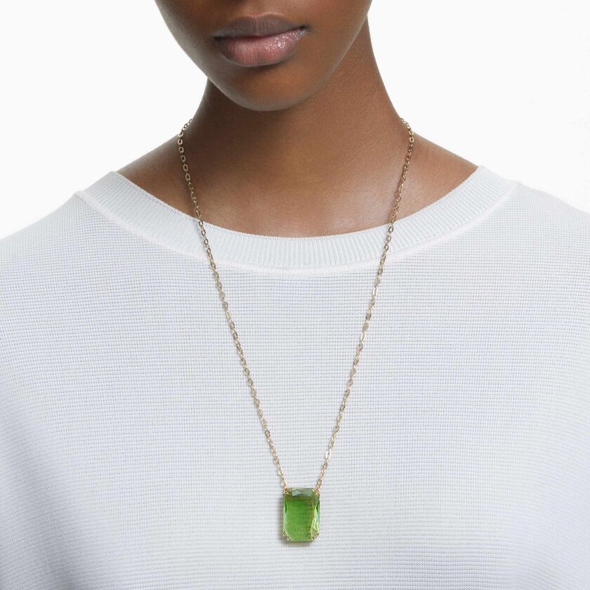 swarovski millenia pendant  green  gold tone plated