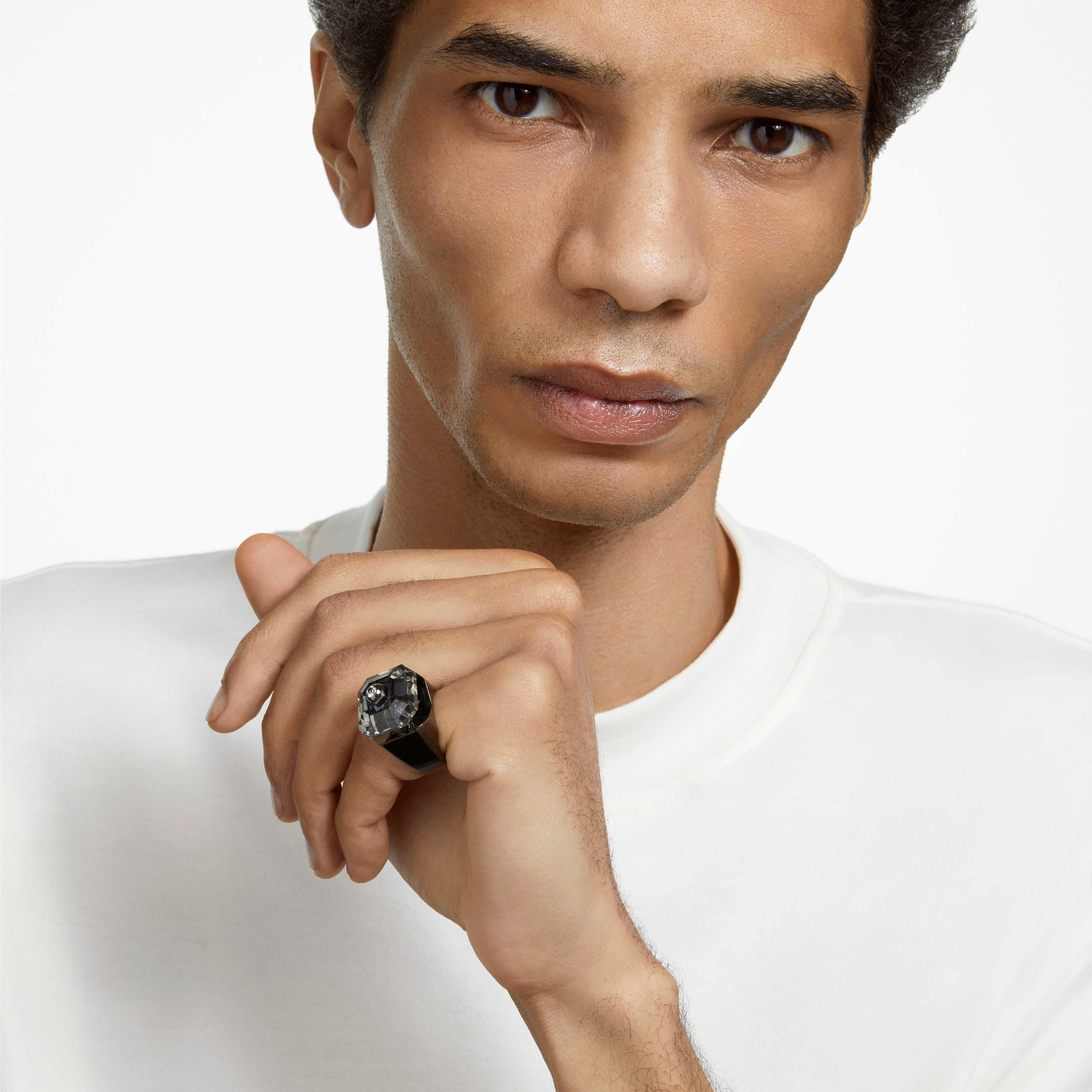 swarovski numina ring  square cut  black  ruthenium plated