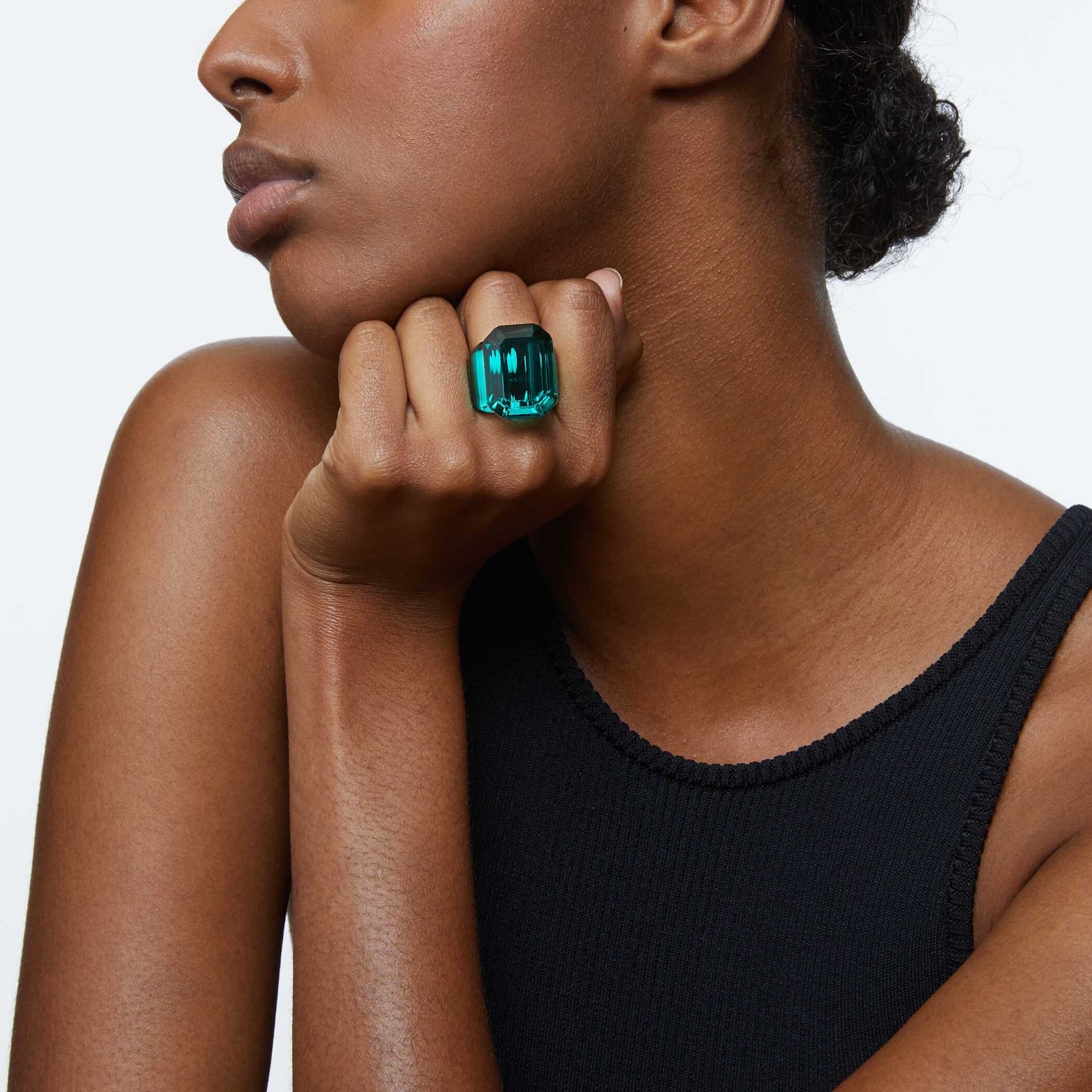 swarovski lucent cocktail ring  green