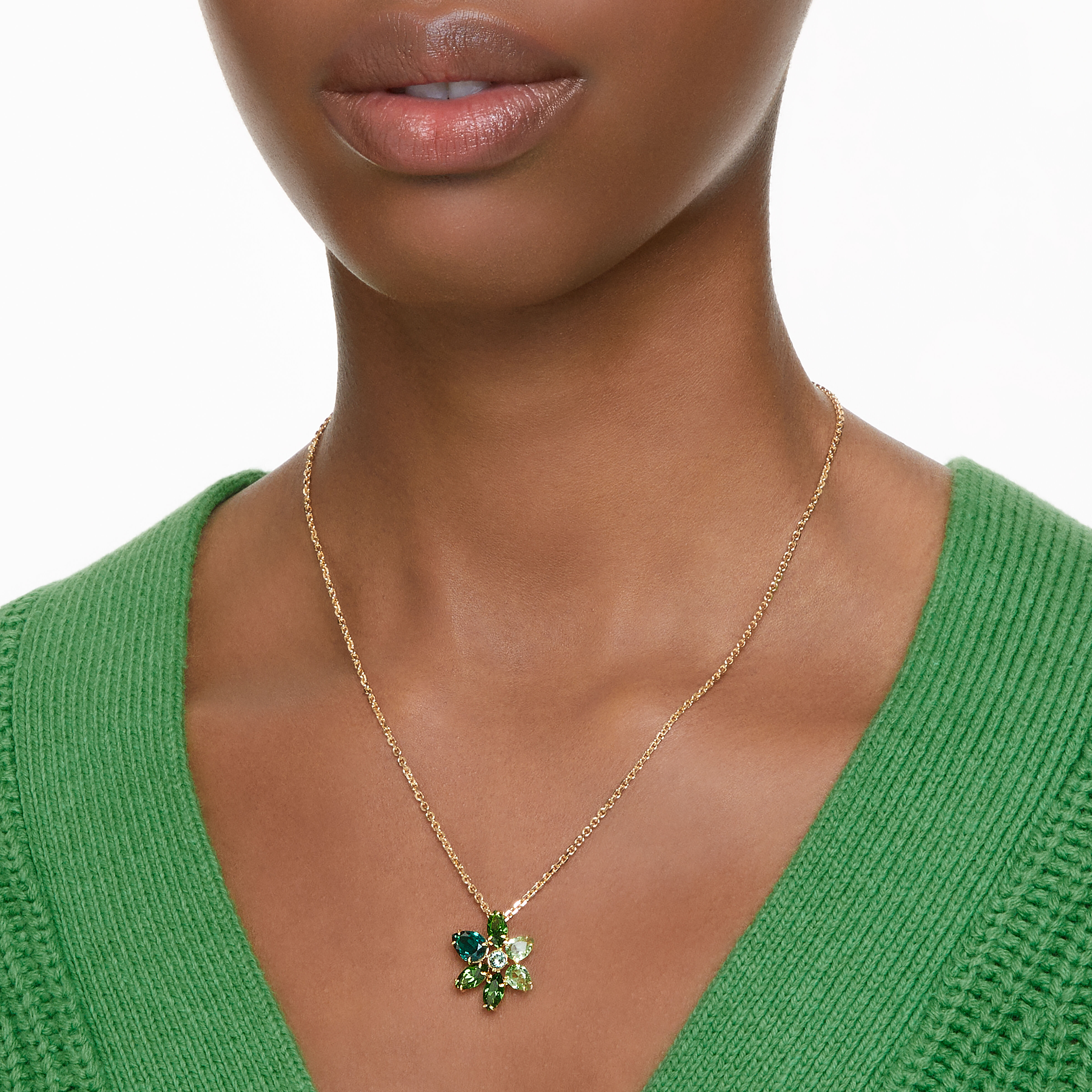 Necklace with flowers new arrivals